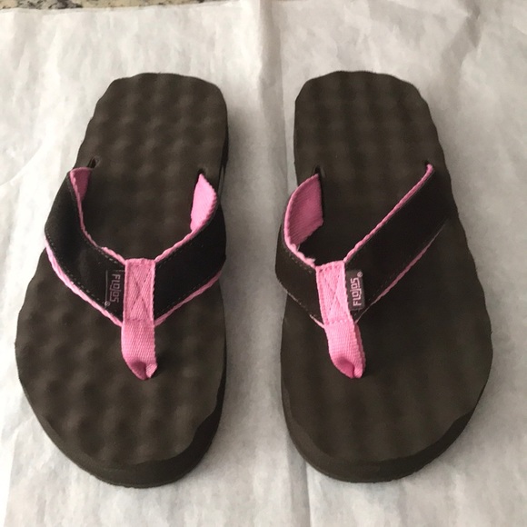 Flojos Shoes - New flojos Women’s Slippers size 10 Very comfortable